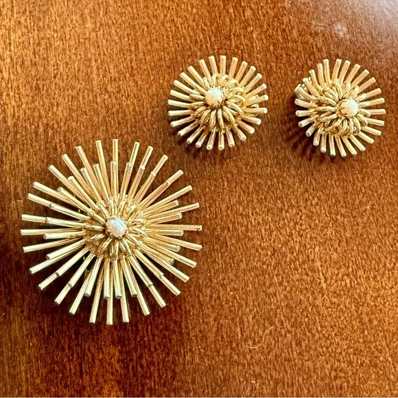 Vintage Gold Starburst Brooch and Clip on Earring Set - Picture 1 of 4